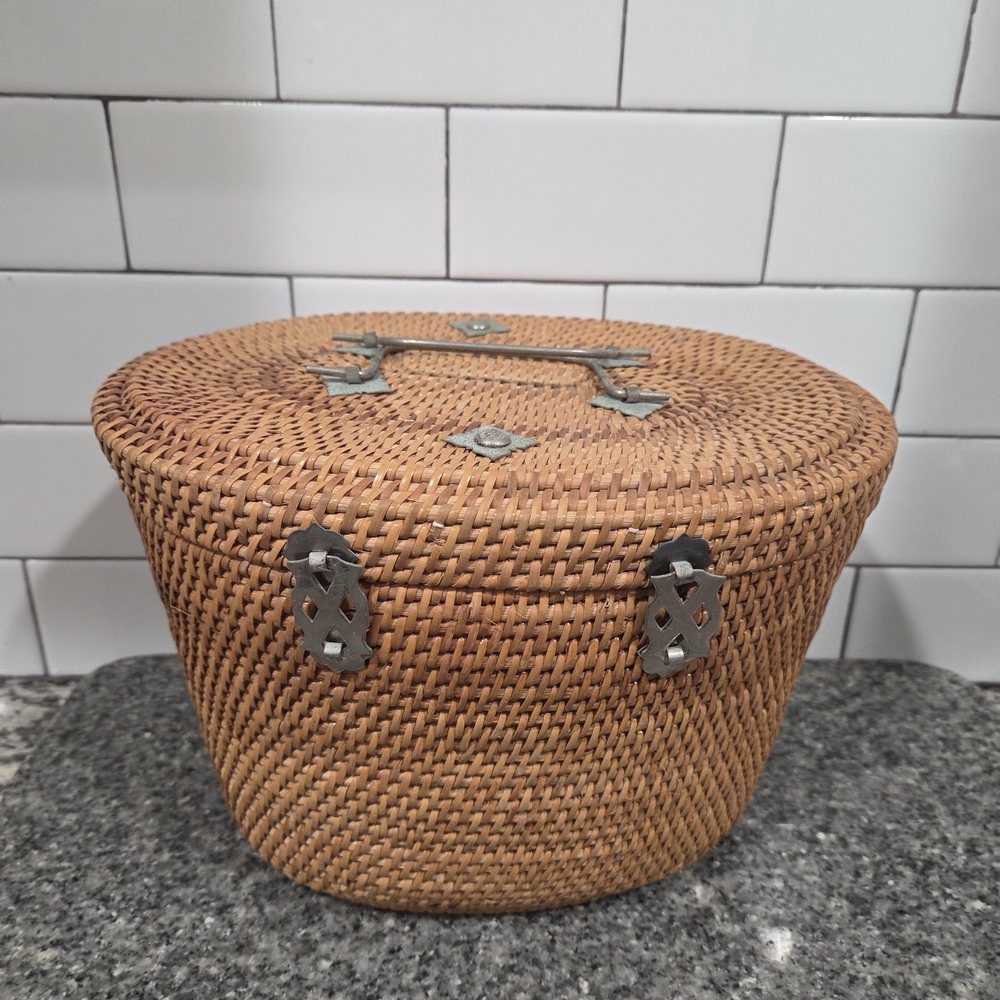 Woven Rattan Jewelry or Trinket Box with Metal Lock - Brown - Picture 2 of 9